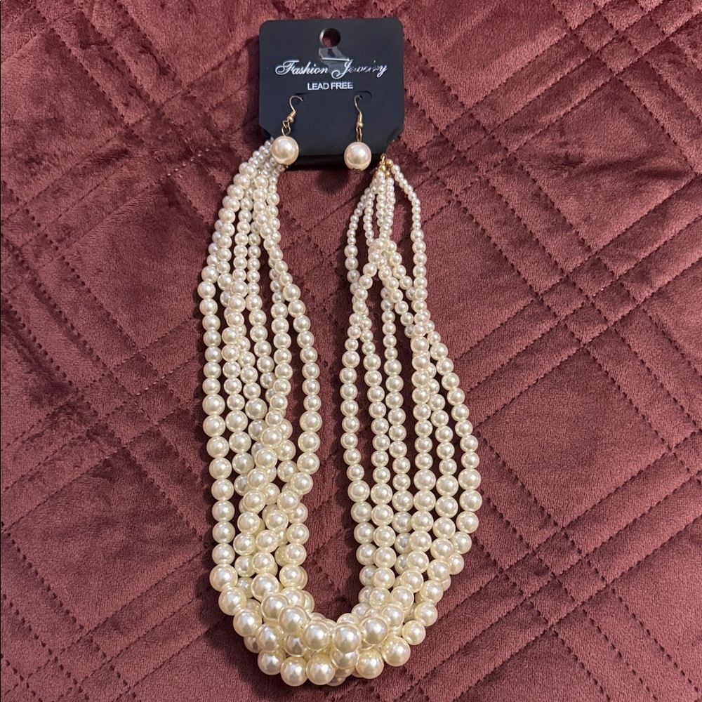 Pearl Cluster Necklace and Earring Set - BRAND NEW/Smoke & Pet Free